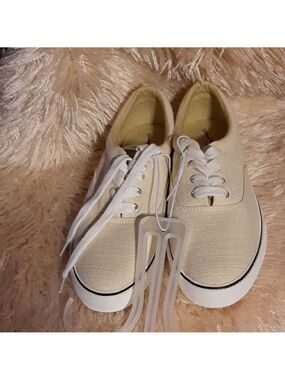 NWT Universal Thread apparel sneakers Yellow/Molly Size 9